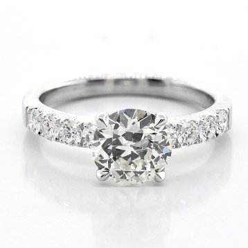 1.54 cts Round cut diamond engagement ring set in 18K white gold